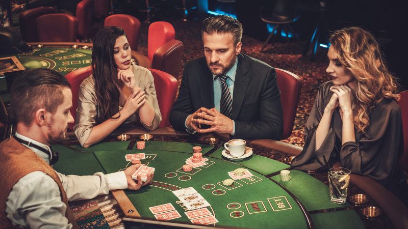 The Ultimate Guide to Live Blackjack: Bringing the Casino Floor to Your Screen